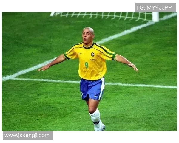 足球明星中的传奇罗纳尔多如何改变了世界足球的格局与魅力